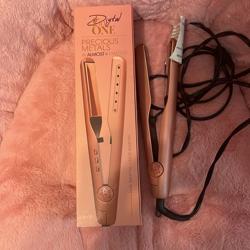 Almost Famous | Pink Martini & Rose Goldtone Digital 2inONE Twist Flat Iron EUC